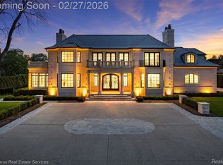 707 Lake Shore Rd, Grosse Pointe Shores, MI 48236