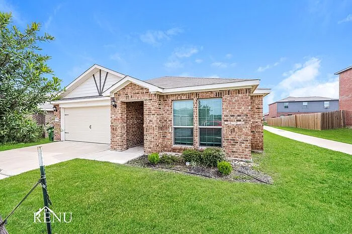 4 bed, 2.0 bath, 2006 sqft, $2,255 — Photo 2