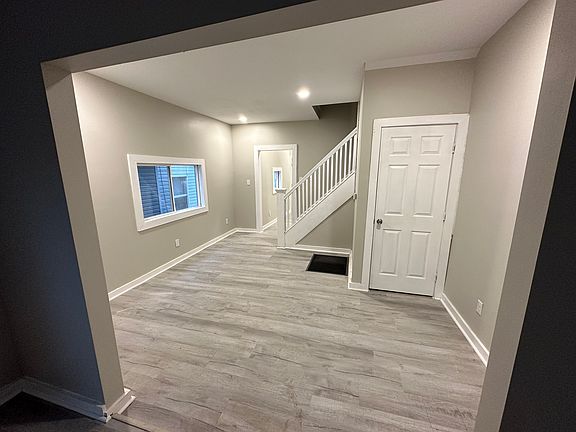 3rd image of 460 Dearborn Ave