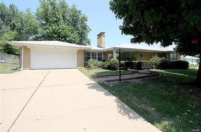 1st image of 601 W Arlee Ave