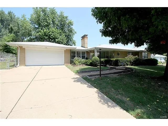 601 W Arlee Ave photo 1