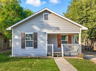 717 E Davis Ave, Fort Worth, TX 76104