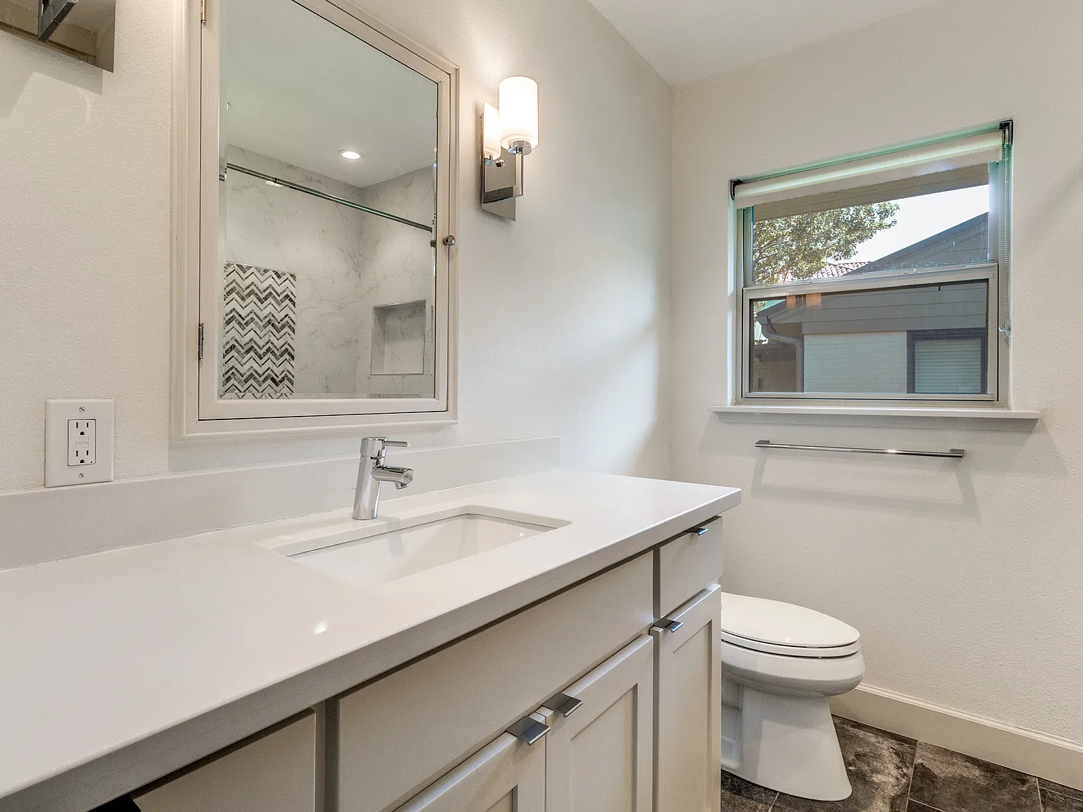 3 bed, 2054 sqft, $5,200 — Photo 3