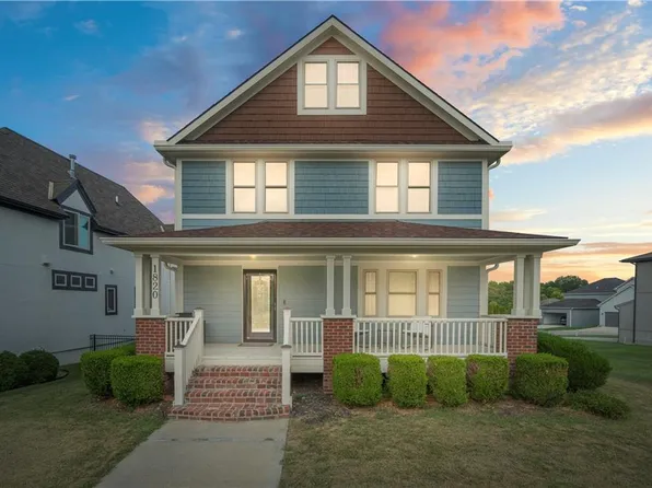 1820 SW Napa Valley Dr, Lees Summit, MO 64082