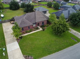 220 Gaslight Ln, Youngsville, LA 70592