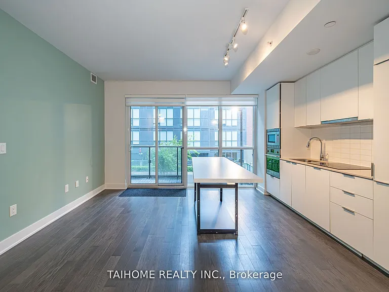 955 Bay St #307 — Photo 2