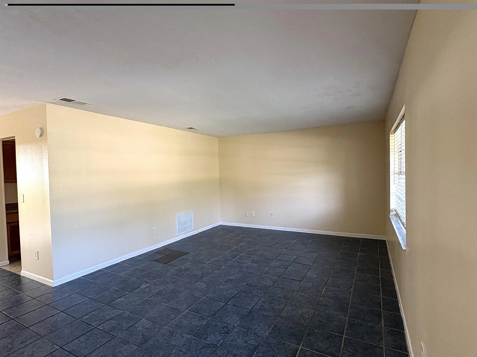 3 bed, 1.5 bath, 1272 sqft, $1,600 — Photo 2