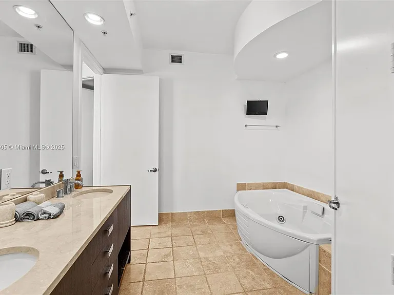 18201 Collins Ave #4209 — Photo 25
