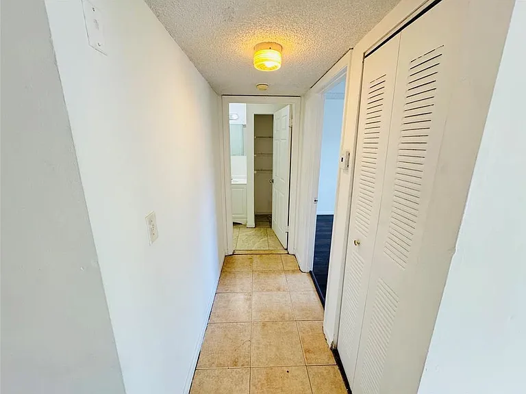 1068 N Benoist Farms Rd #302 — Photo 9