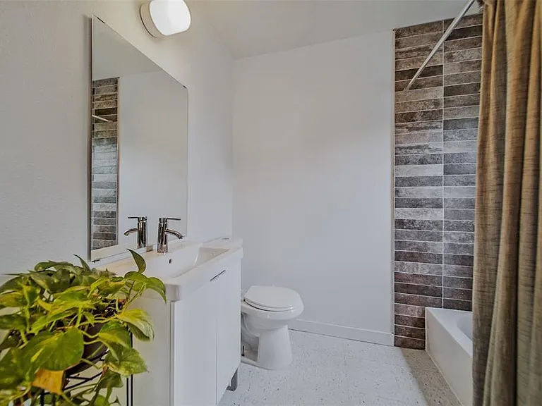 115 Hunt St — Photo 12