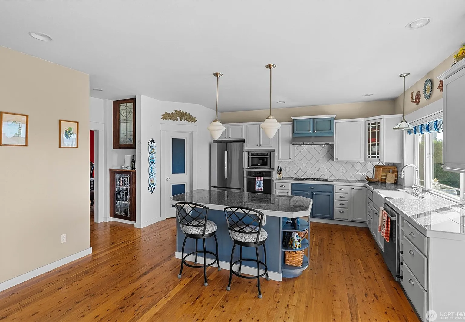 5 bed, 4508 sqft, $8,000 — Photo 3