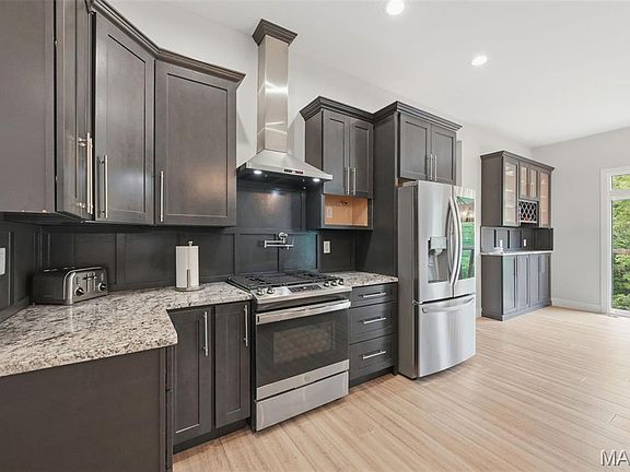 5th image of 222 Redmond Pines Dr