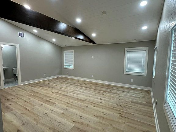 3rd image of 8223 Wallis St