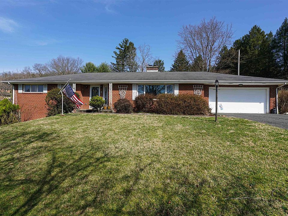 1st image of 1 Bel Manor Dr
