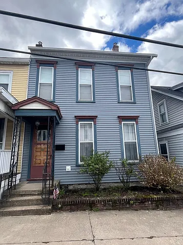 122 Center St Photo 1