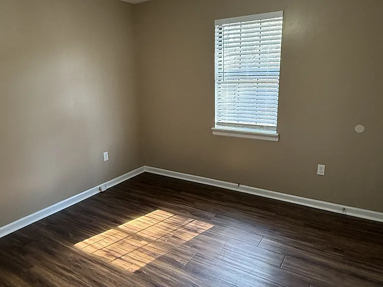 4082 Spencer St — Photo 10