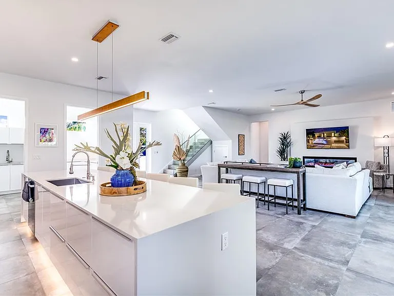 2585 Clematis St — Photo 8