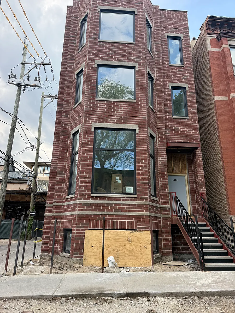 Building Photo - 2014 N Bissell St #2