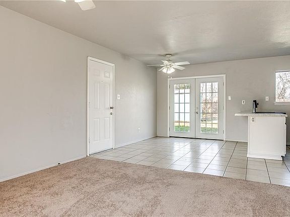 5th image of 704 Sandstone Dr