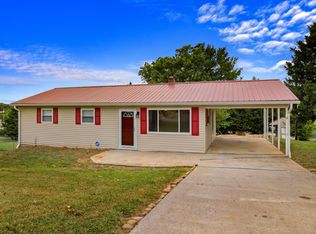 1080 Hale Rd, Dandridge, TN 37725
