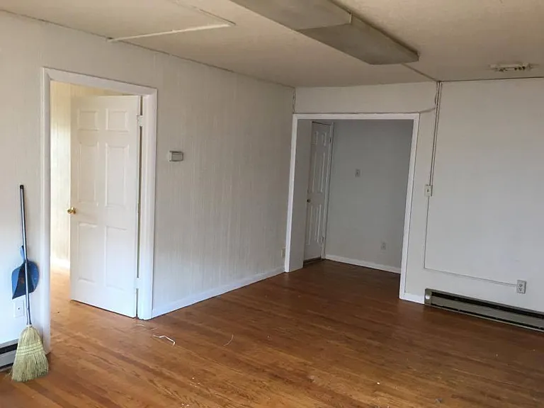 819 N Queen St — Photo 2
