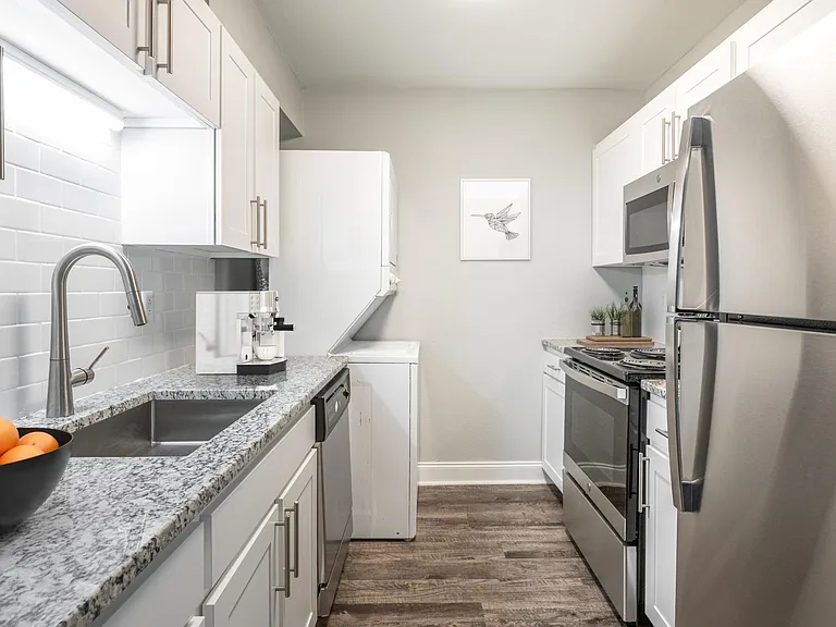 Doral Apartments — Photo 18