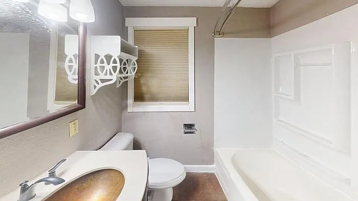1 bed, 1.0 bath, $899 — Photo 4