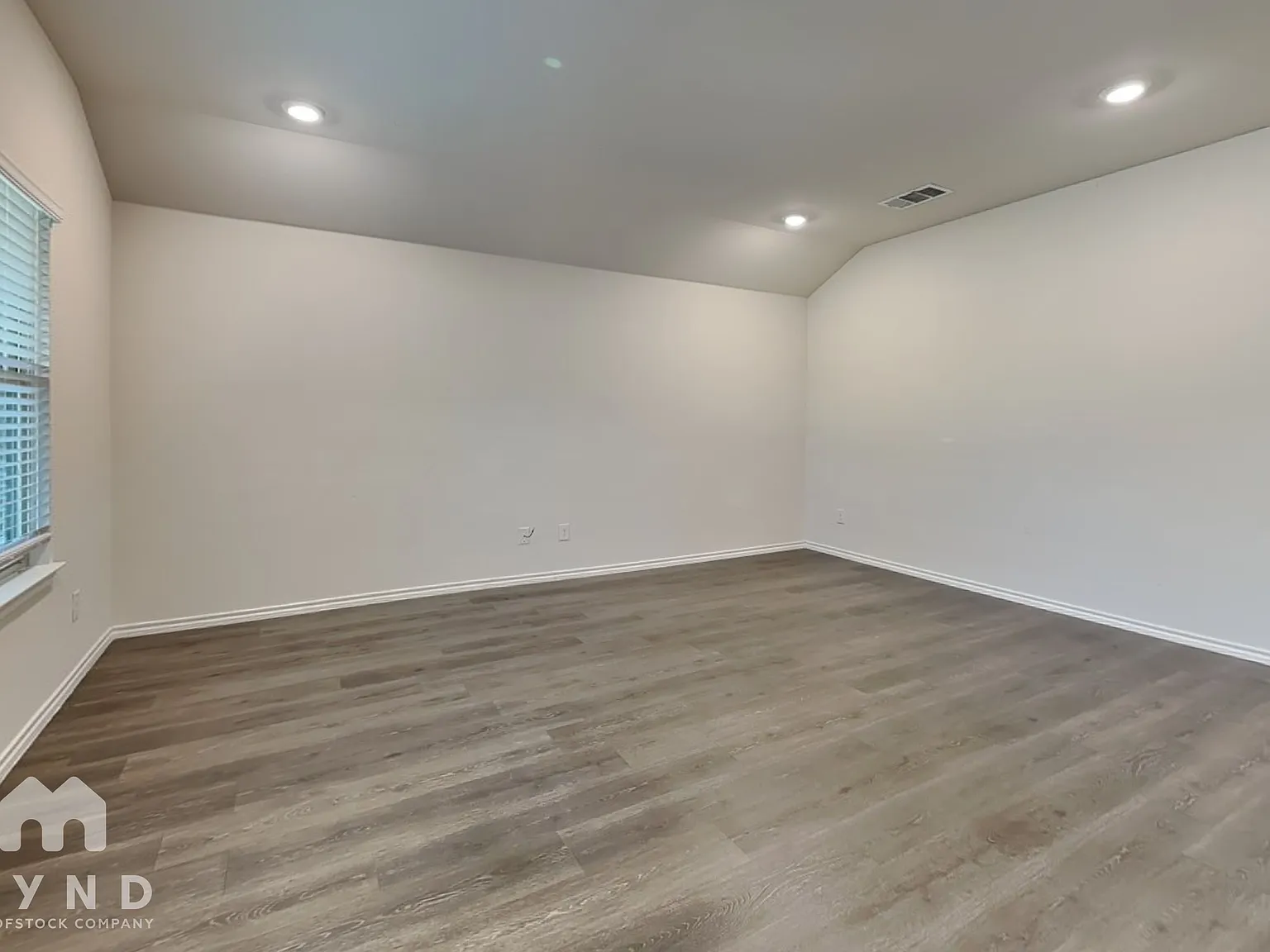 3 bed, 2.5 bath, 1825 sqft, $2,115 — Photo 3