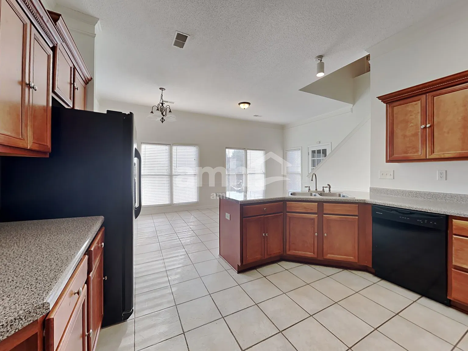 4 bed, 2.0 bath, 2254 sqft, $2,320 — Photo 4