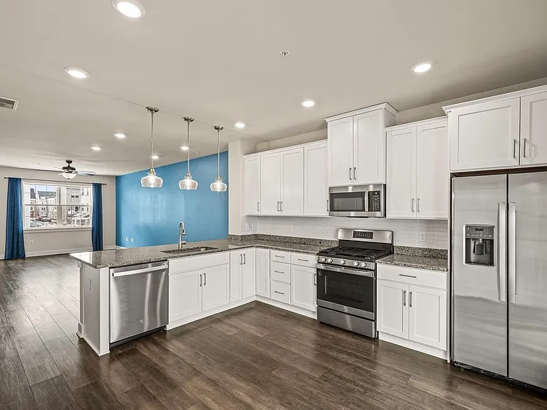 127 Gaslight Aly — Photo 12