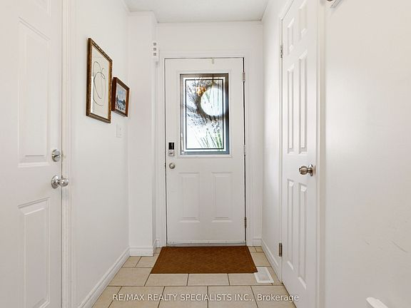 3rd image of 39 Pinewoods Dr Unit 10