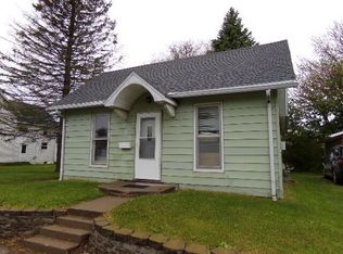 105 S Columbia St, Grandview, IA 52752