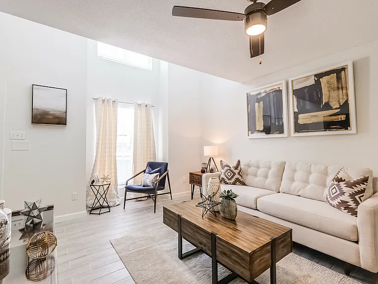 Turtle Pointe Apartments — Photo 9