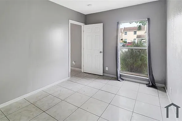 1322 Silverado — Photo 25
