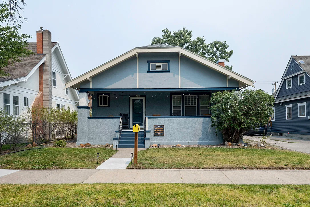 3 bed, 2564 sqft, $3,495 — Photo 2