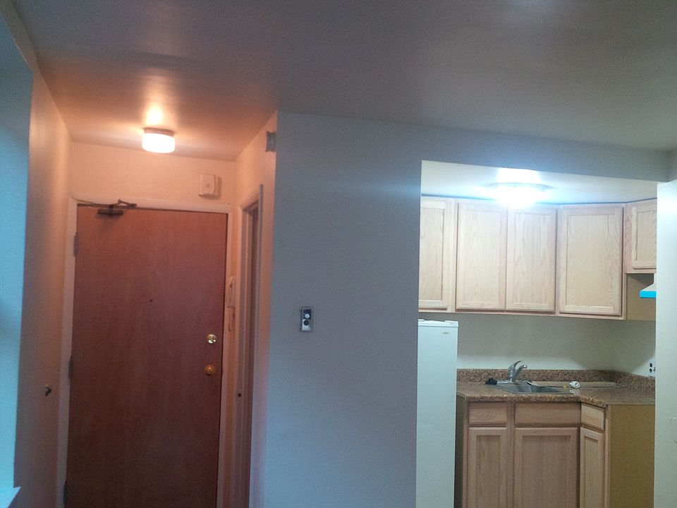 1st image of 927 Pine St APT 201