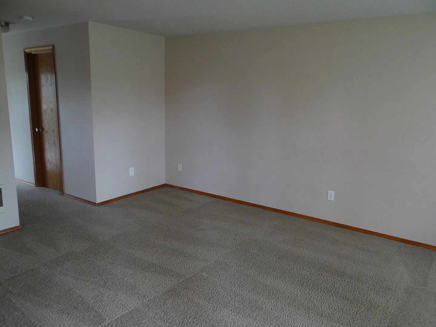 Lovely La Center Duplex Available for Lease - 620 E. Elm Ave La Center, WA — Photo 2