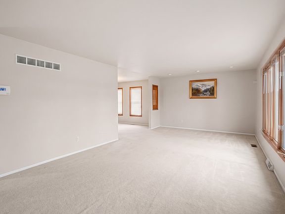 4th image of 18443 De Jong Ln