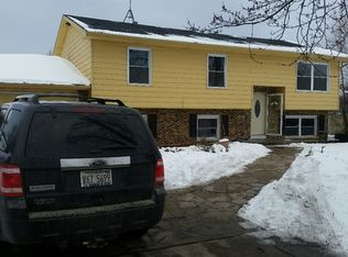 935 Chateau Ave, Aurora, IL 60505