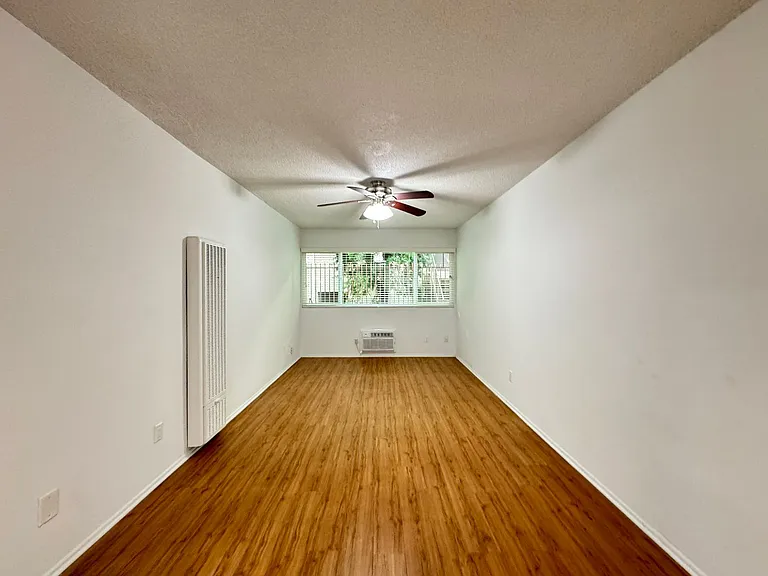 14220 Burbank Blvd — Photo 13