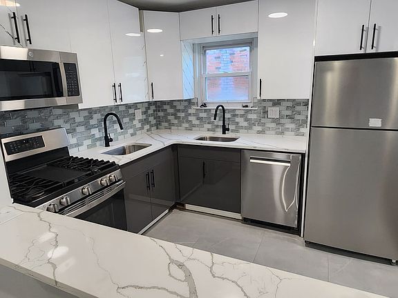 2nd image of 10845 Rennard St Floor 2