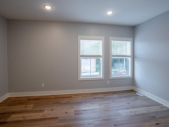 5th image of 1015 Sigsbee St SE #1