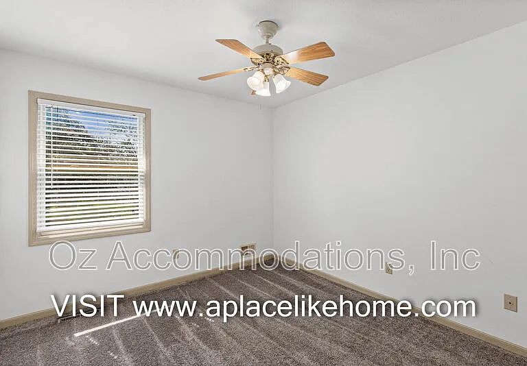 1140 SW Huntington Dr — Photo 12