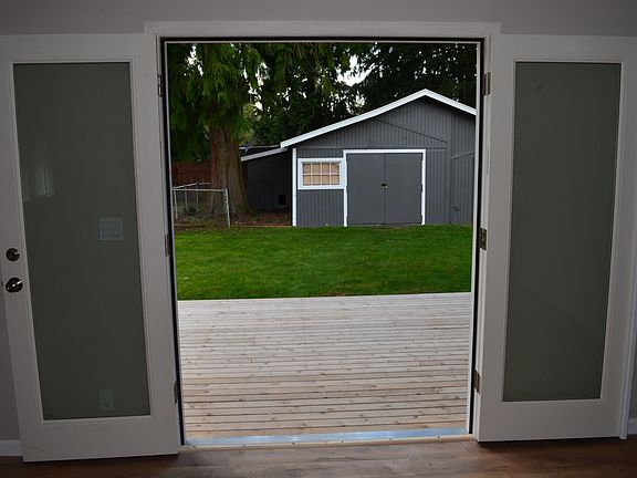 4th image of 16006 120th Ave E