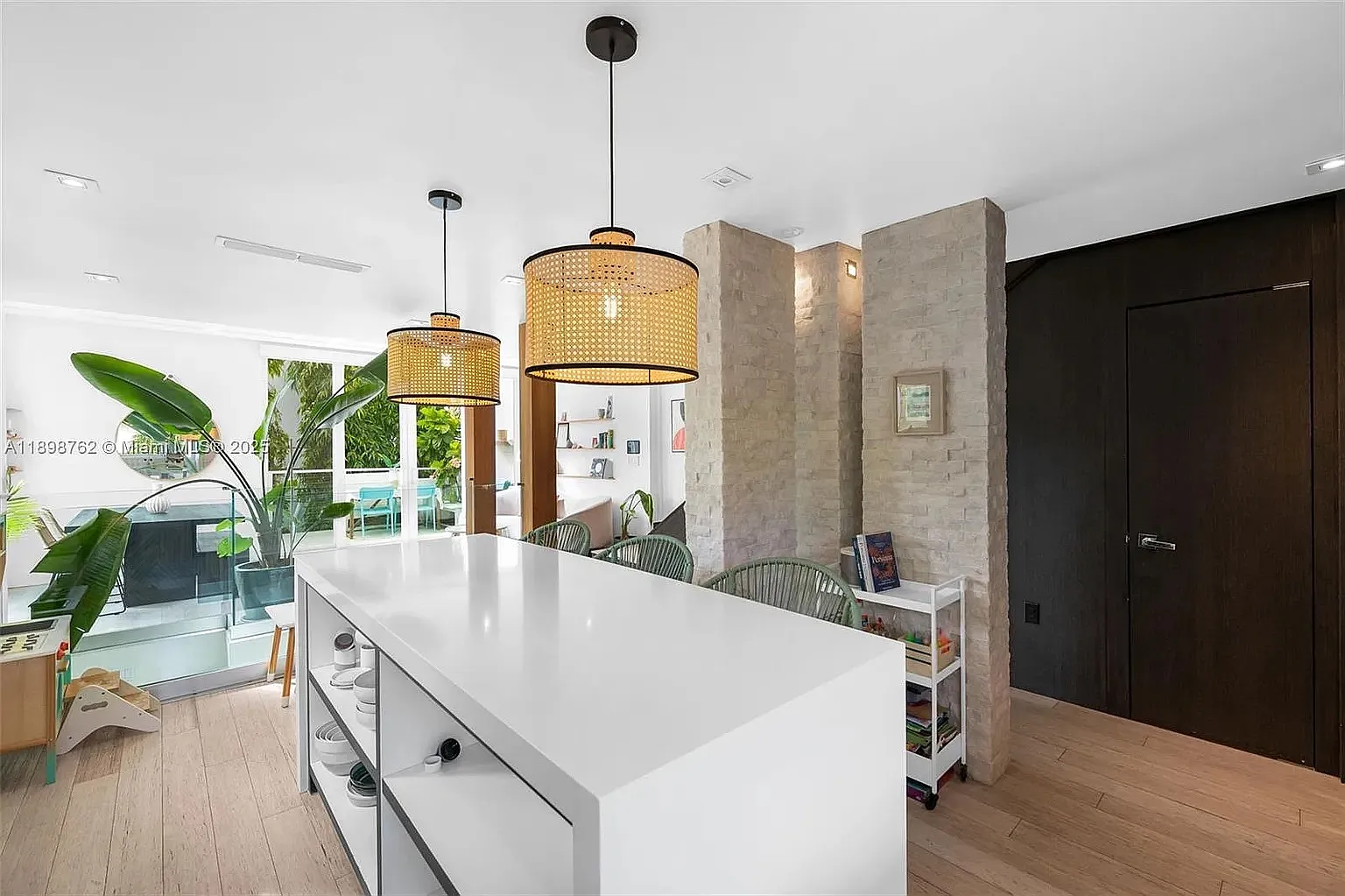 4 bed, 2120 sqft, $9,000 — Photo 4