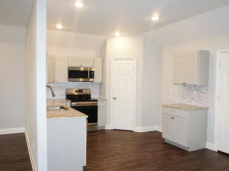 610 Wells St — Photo 9