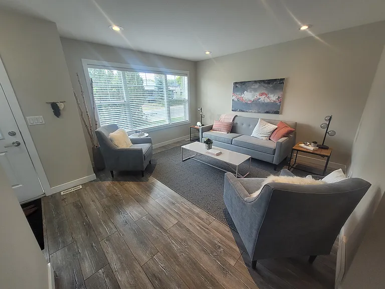 1616 B Alexandra Ave — Photo 2
