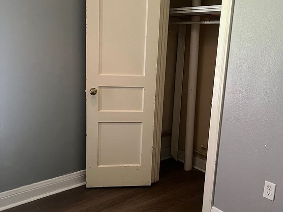 5th image of 500-502 Vena Stuart Dr