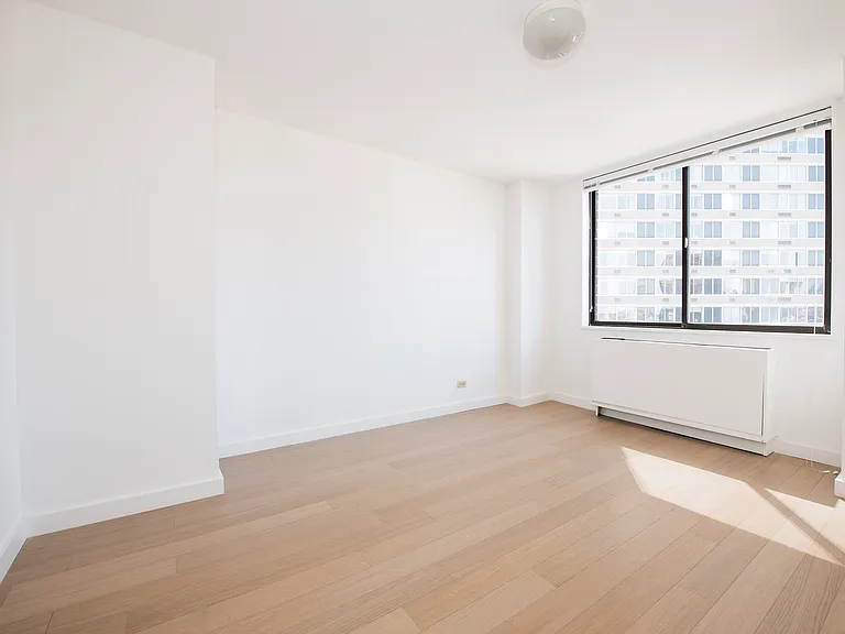 429 E 52nd St #10B — Photo 1