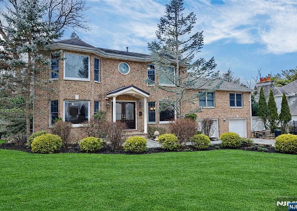 1st image of 22 Maplewood Rd